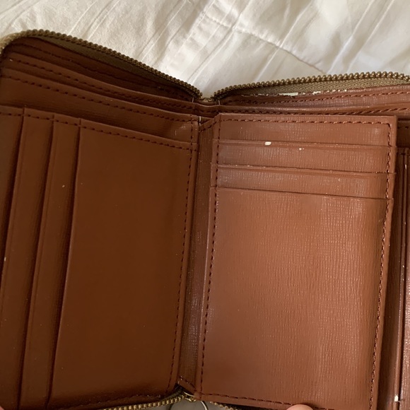 Fossil Gold Zip Bifold Wallet - Picture 9 of 13